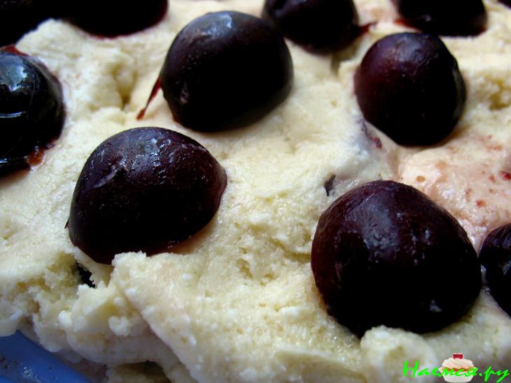 Творожный перевертыш с вишней