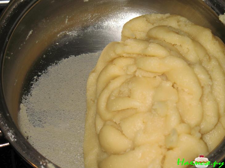 Торт из заварного теста с винным кремом