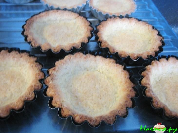 Песочные корзиночки с кремом 