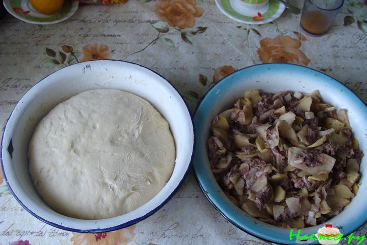 Цкен-пирог с бараниной и картофелем