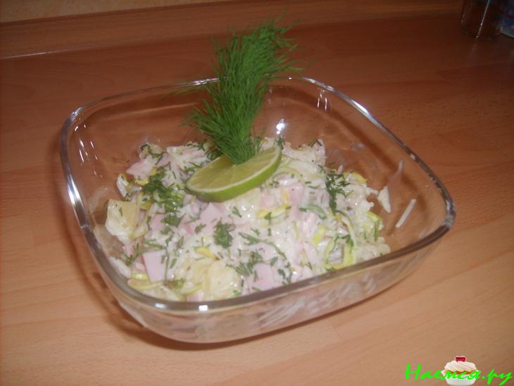 Салат из сельдерея с ананасом и ветчиной