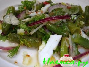 Салат из стручковой фасоли с яйцом и луком