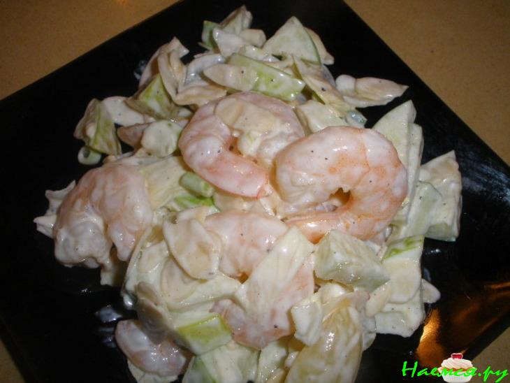 Салат Вальдорф с креветками Салат Вальдорф с креветками