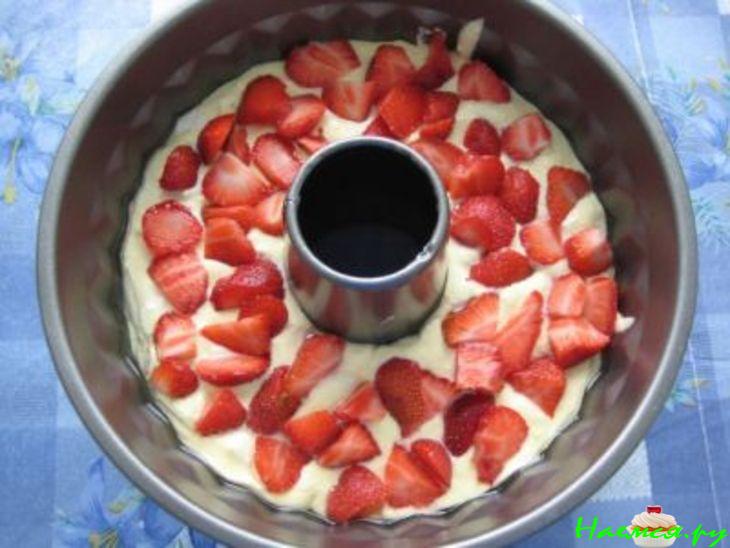 Творожно-манный пудинг с ягодами