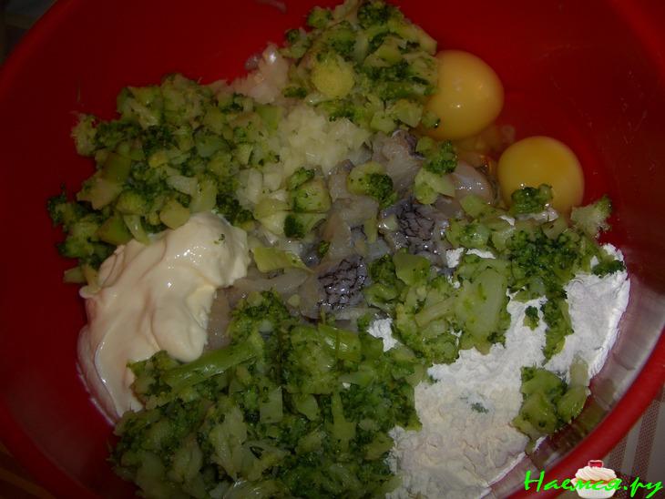 Оладьи из палтуса с брокколи