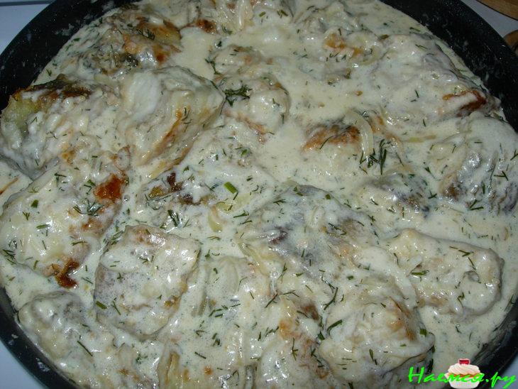 Рыба в сметанно-луковом соусе Рыба в сметанно-луковом соусе