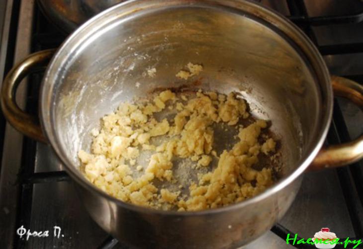 Суп-пюре из курицы с фисташками