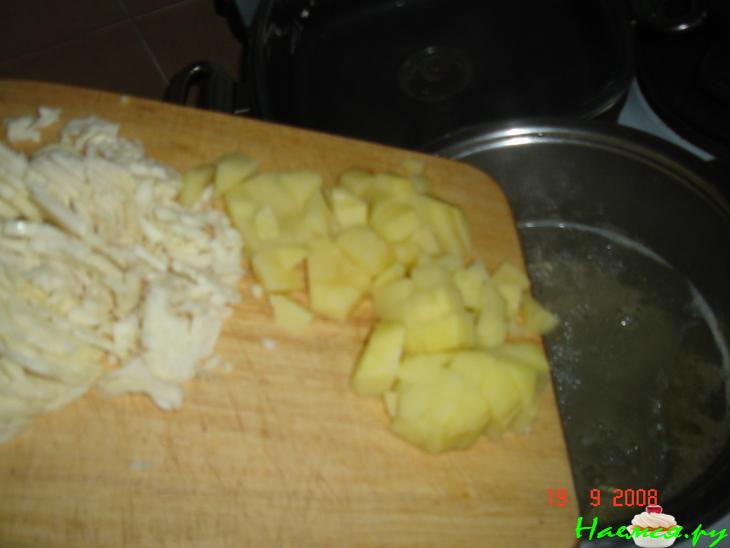 Борщ с сыром и шампиньонами