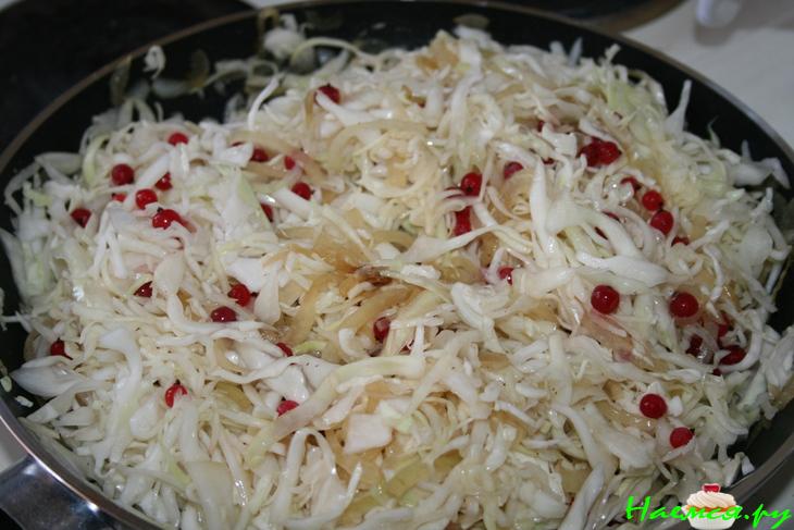 Пирог с тушеной капустой