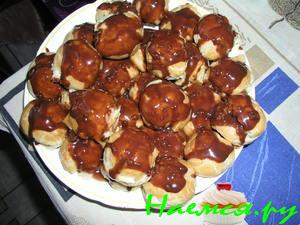 Профитроли с кремом в глазури