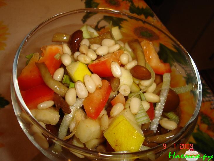 Салат с опятами и айвой "Экспромт"