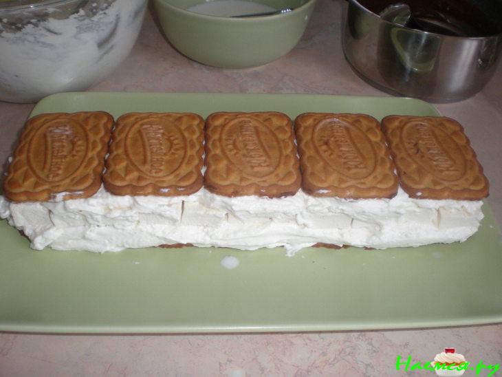 Торт-пирожное из печенья и пастилы 