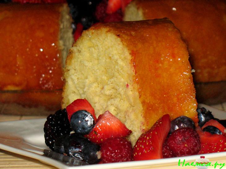 Саварин со свежими ягодами