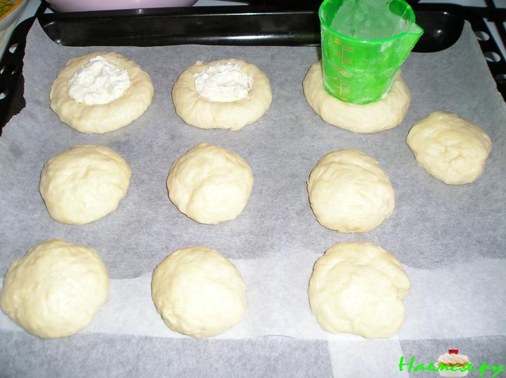 Ватрушки дрожжевые с кардамоном на молоке