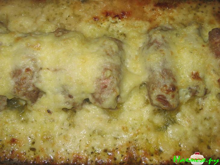 Рулетики из говядины с квашенной капустой в сметанном соусе