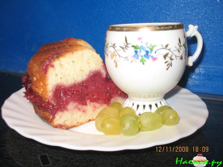 Бисквитный пирог с клюквой и творогом Бисквитный пирог с клюквой и творогом