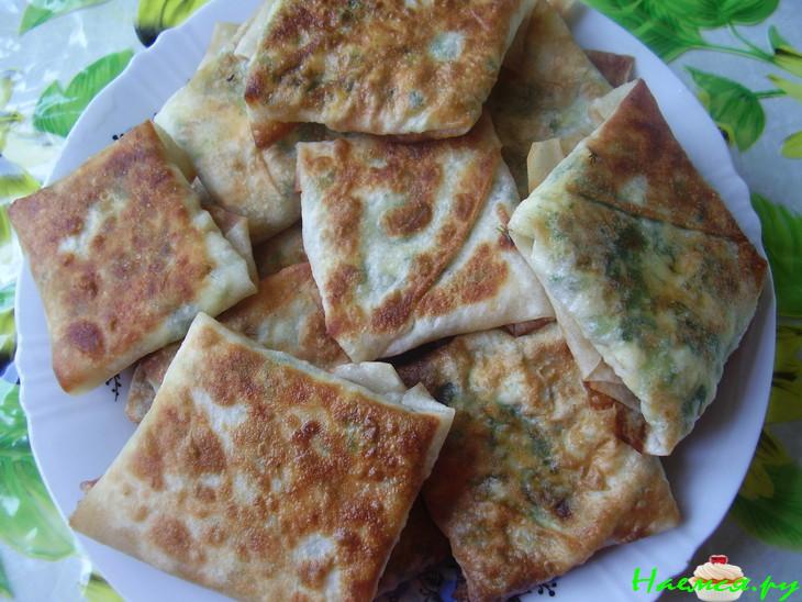 Лаваш с яйцом, сыром и зеленью