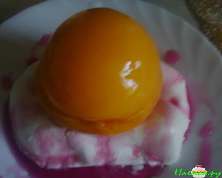 Десерт-мороженое с персиками