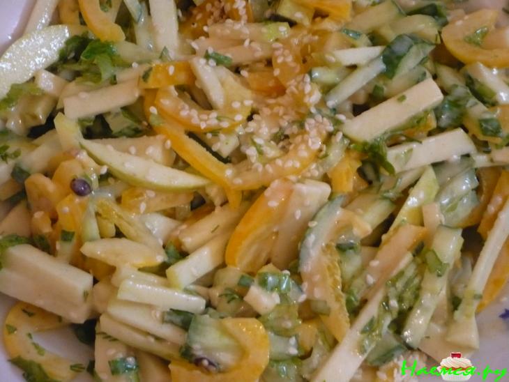 Свинина в кисло-сладком соусе с салатом Свинина в кисло-сладком соусе с салатом