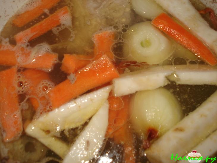 Пельмени в бульоне