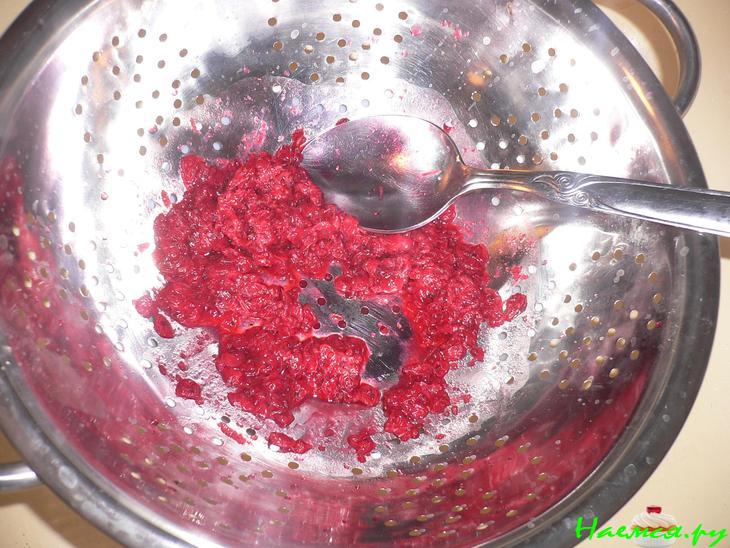 Соус из красной смородины с красным вином