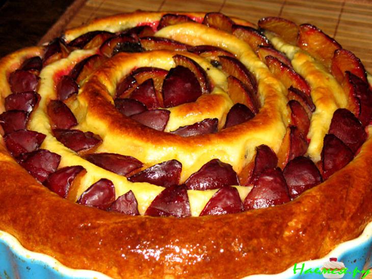 Пирог "Сливово-маковое кольцо" из дрожжевого теста