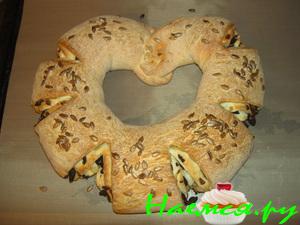 Фокачча сердцем с оливками и семечками