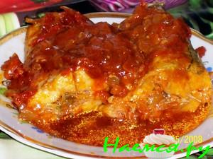 Рыба в томате с морковкой и луком