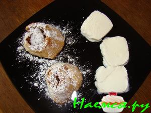 Яблочные рулетики с мороженым