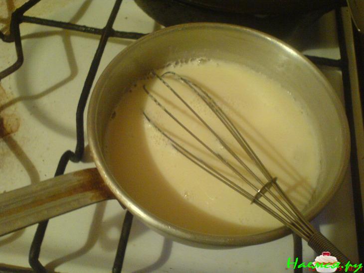 Слоёное пирожное с кремом патисьер