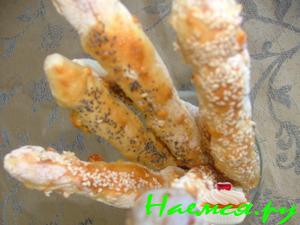 Сырно-картофельные палочки с маком и кунжутом
