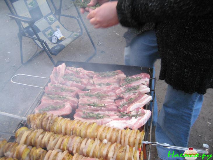 Картошка с салом на шампурах