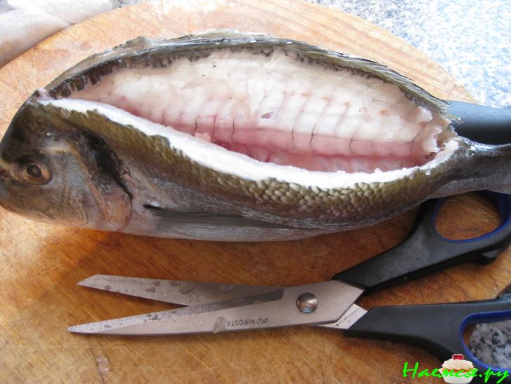 Дорада с начинкой из шпината