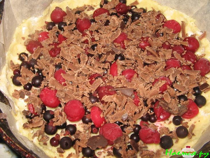 Пирог вишнево-смородиновый с шоколадом Пирог вишнево-смородиновый с шоколадом