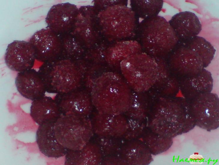 'Горка' из оладий под вишнёвым киселём