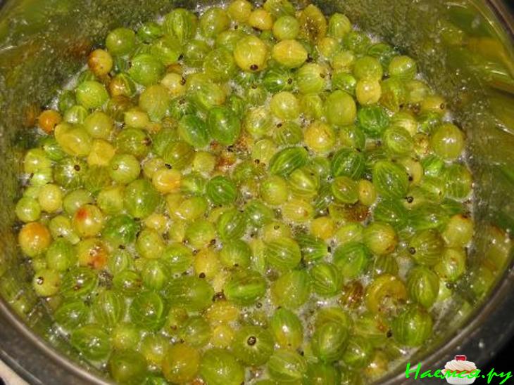 Крыжовник в собственном соку с сахаром