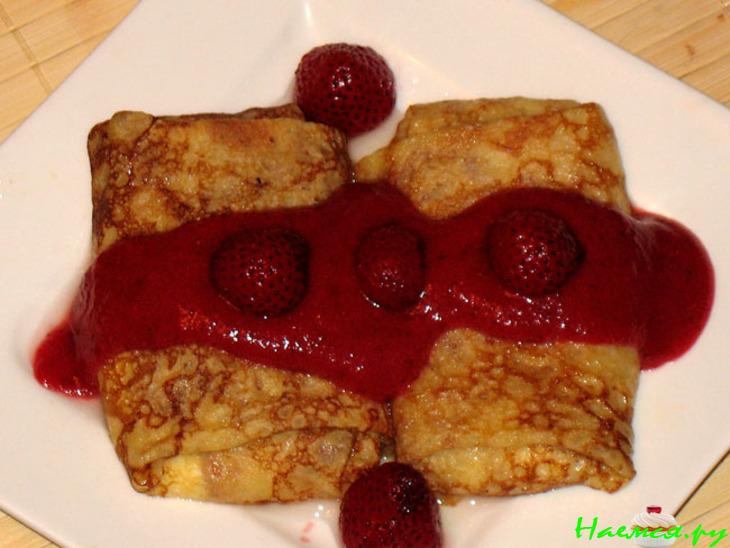 Сырно-творожные блины с клубничным соусом Сырно-творожные блины с клубничным соусом
