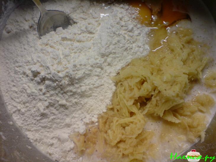 Картофельные оладьи на дрожжевом тесте с пикантной подливкой