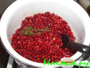 Брусничное варенье с корицей и чебрецом Брусничное варенье с корицей и чебрецом
