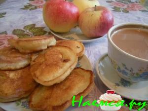 Оладушки с яблоками Оладушки с яблоками