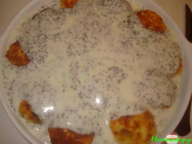 Нежные сырники в сметано-маковой заливке