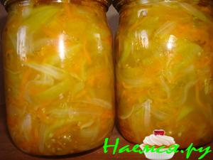 Салат из зеленых помидоров с луком и морковью