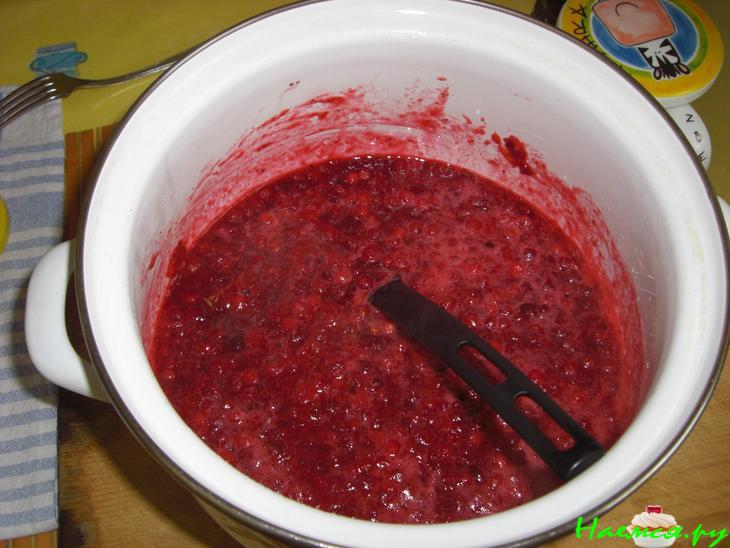 Брусничное варенье с корицей и чебрецом Брусничное варенье с корицей и чебрецом