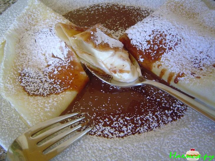 Palatschinken хорватский блинный десерт с мороженым и шоколадным соусом