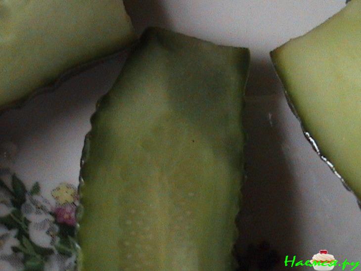 Малосольные огурчики с хреном Малосольные огурчики с хреном