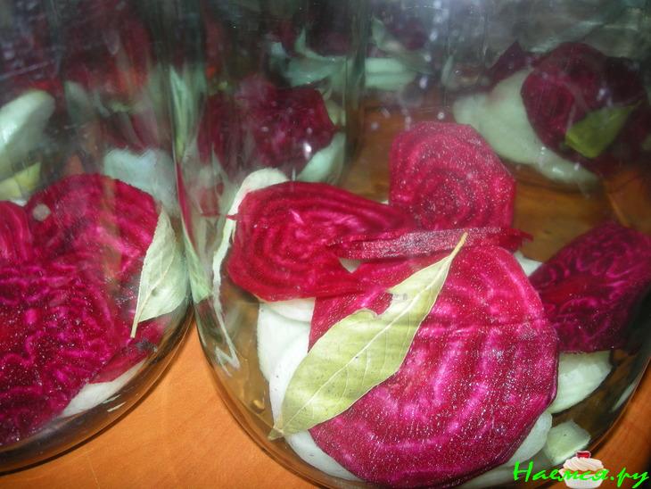 Помидоры в розовом маринаде