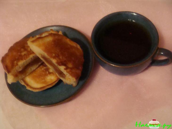 Оладьи с варёной сгущёнкой Оладьи с варёной сгущёнкой