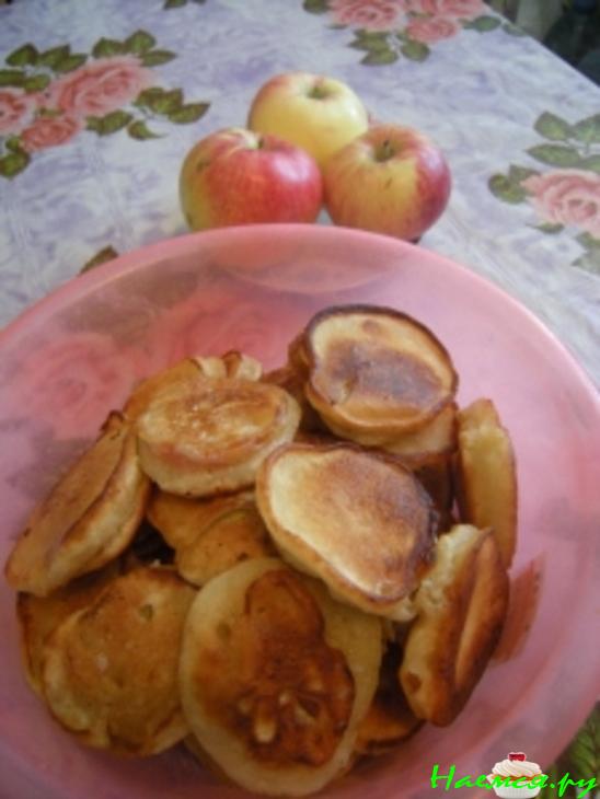 Оладушки с яблоками Оладушки с яблоками