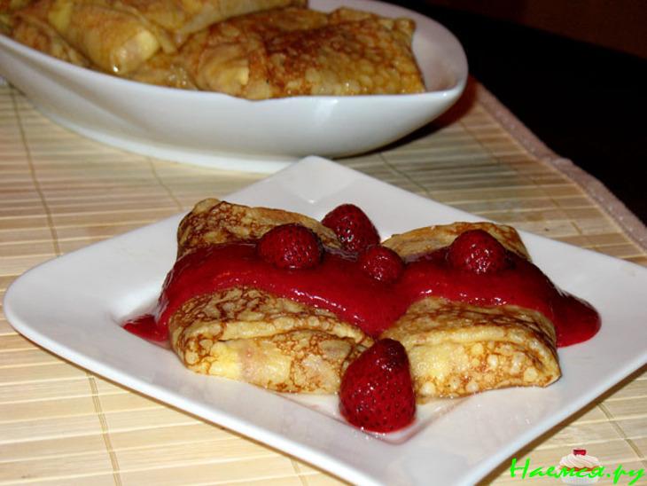 Сырно-творожные блины с клубничным соусом Сырно-творожные блины с клубничным соусом