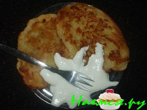 Оладушки + яблочки сверху 